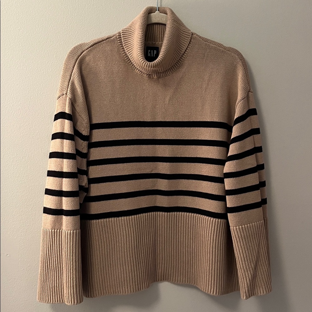 Gap Tan and Black Women's Split hem Sweater - M